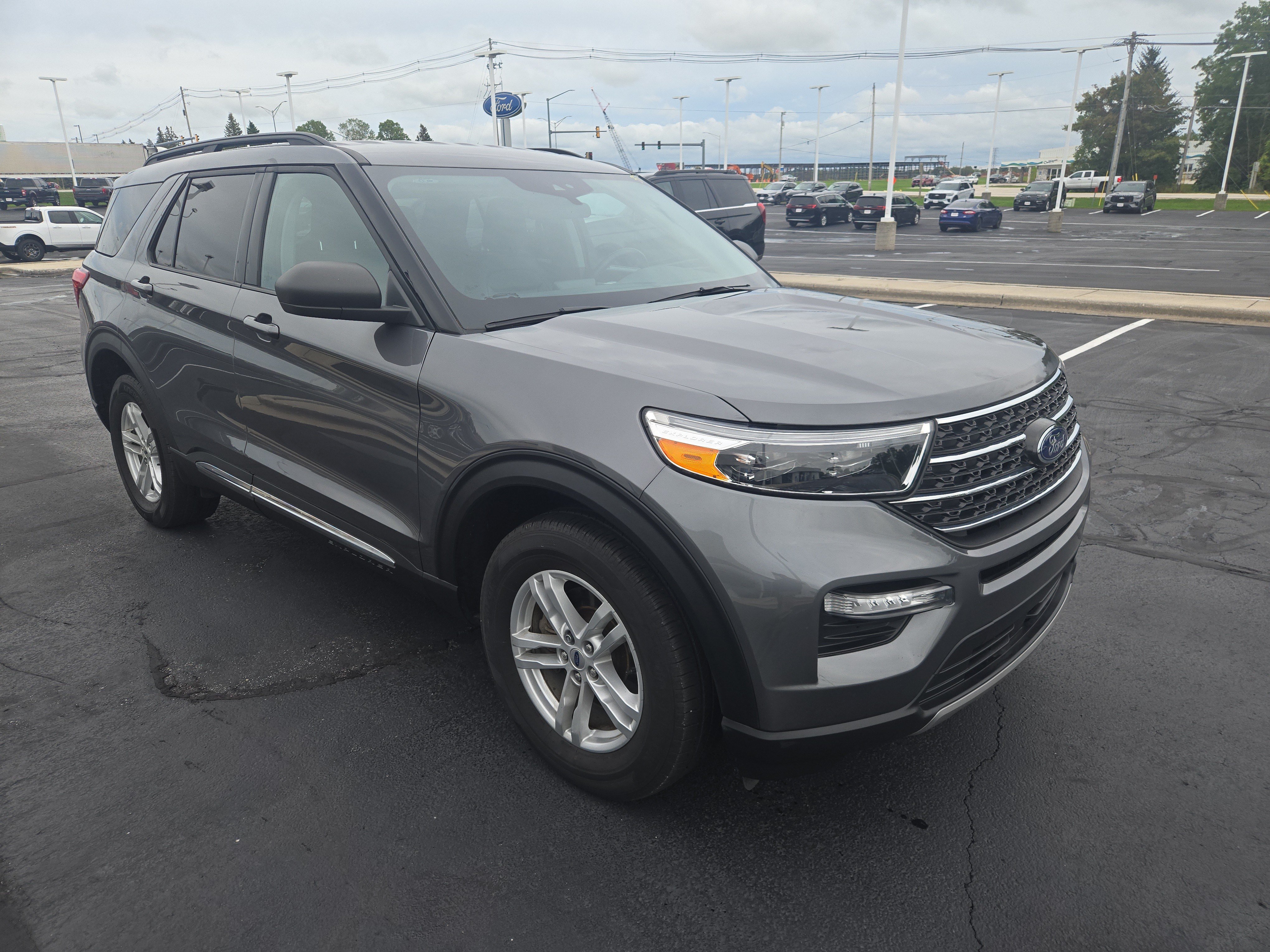Used 2024 Ford Explorer XLT w/ Equipment Group 202A AWD/4WD image 5