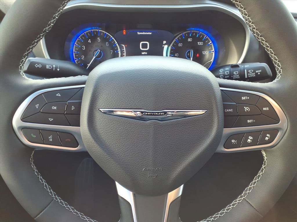 New 2026 Chrysler Pacifica Select AWD/4WD image 10