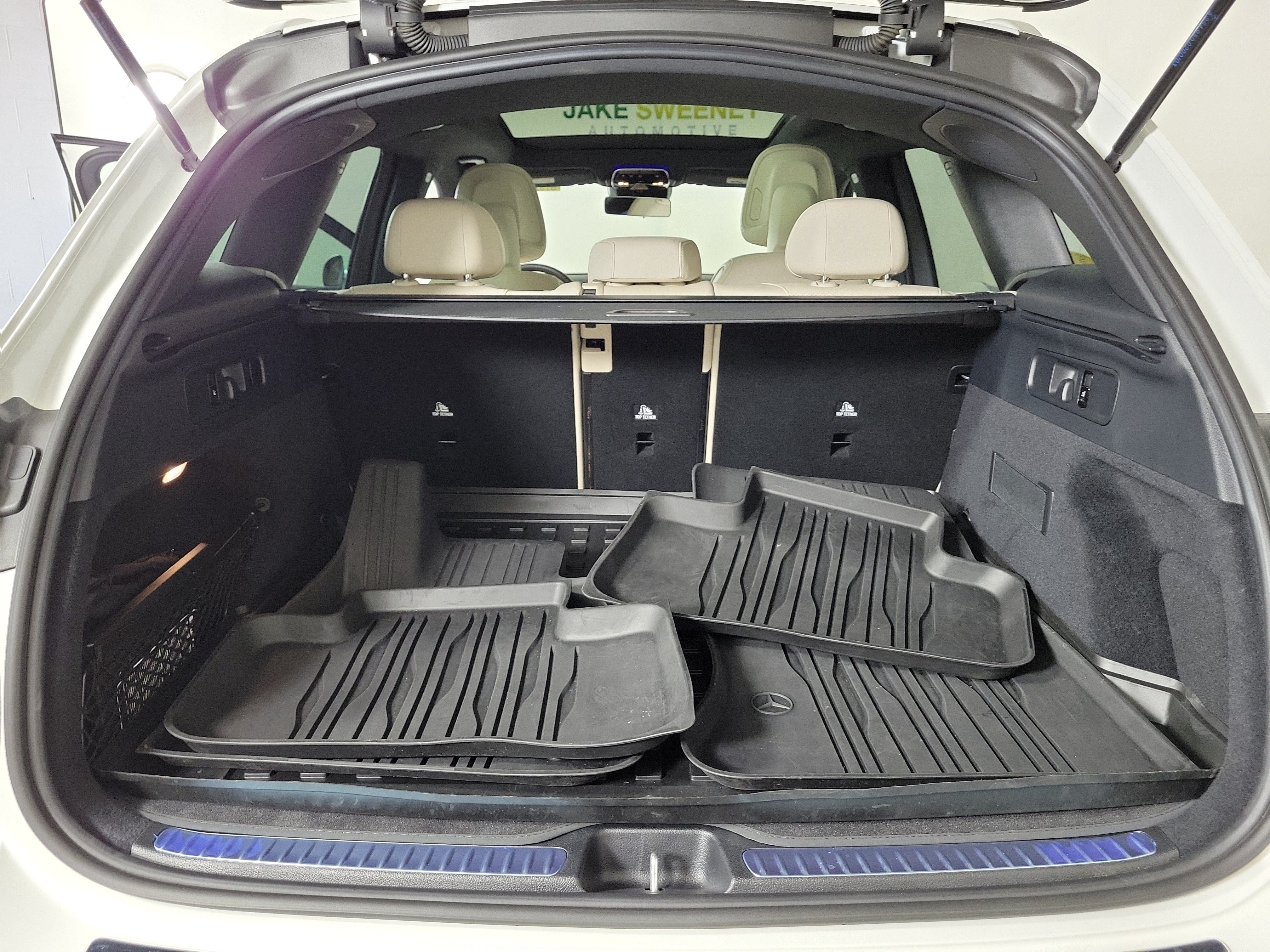 Used 2025 Mercedes-Benz GLC 300 4MATIC image 25