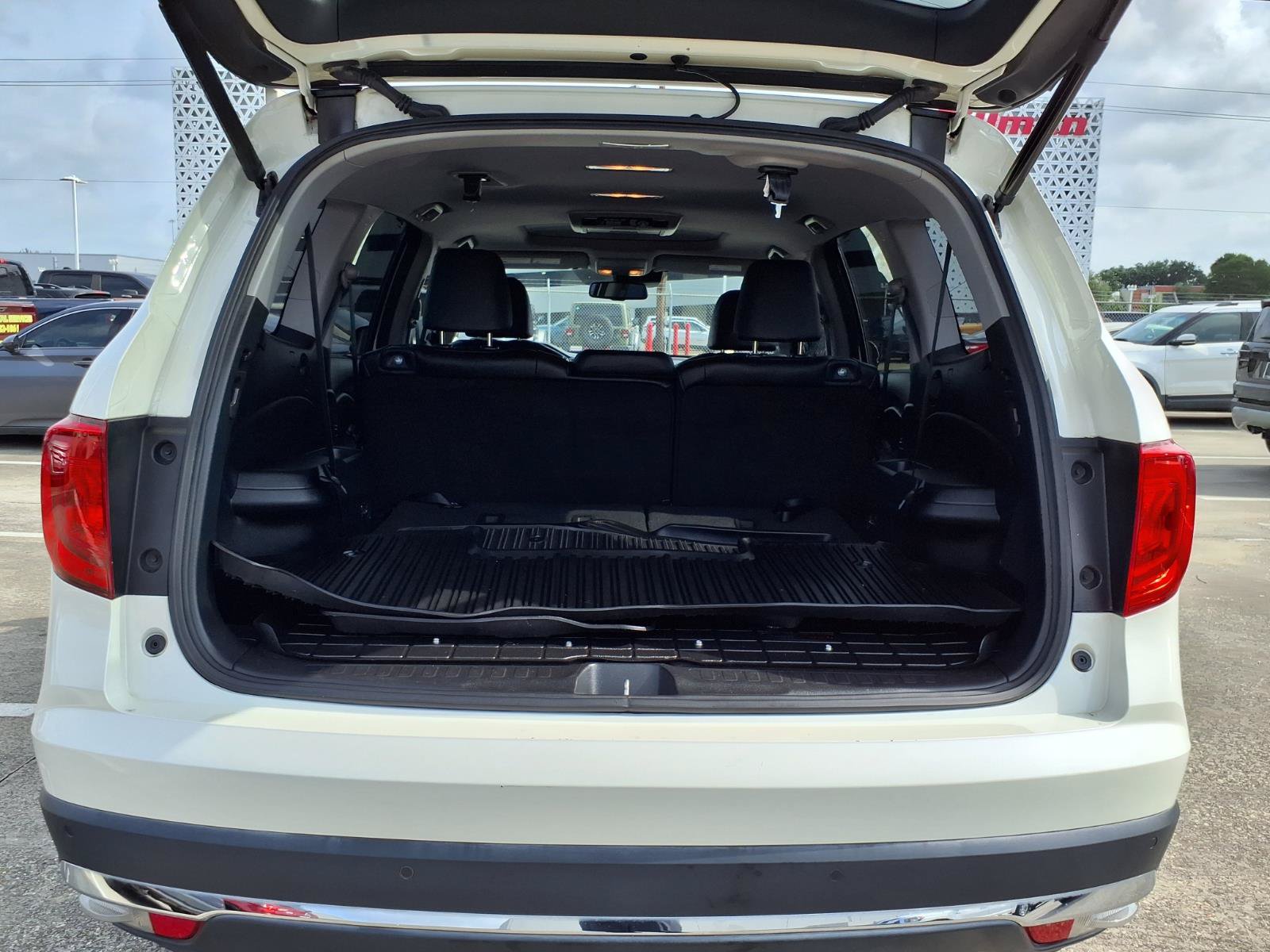 Certified 2017 Honda Pilot Touring image 20