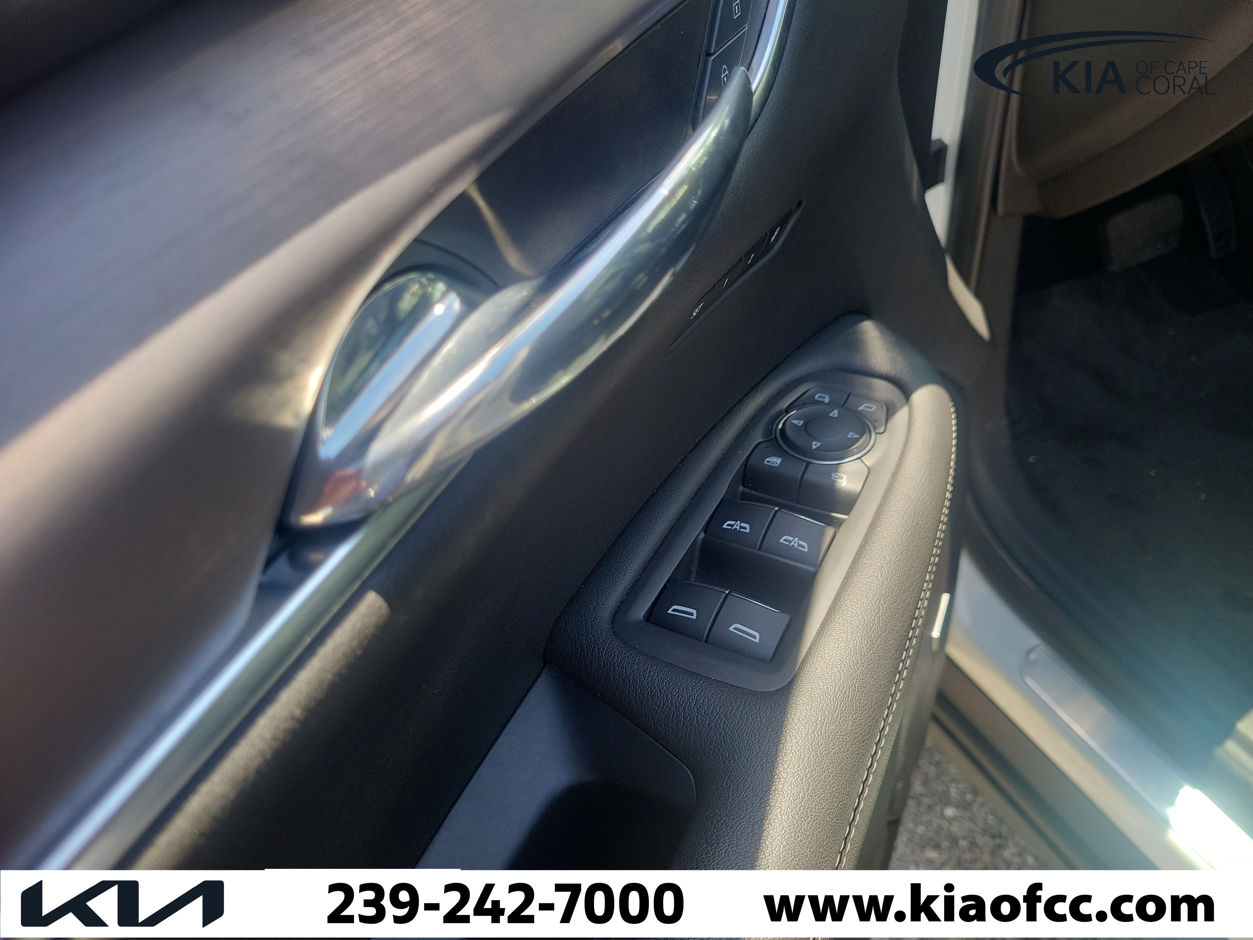 Used 2023 Cadillac XT6 Luxury w/ LPO, Premium Carpet Package FWD image 23