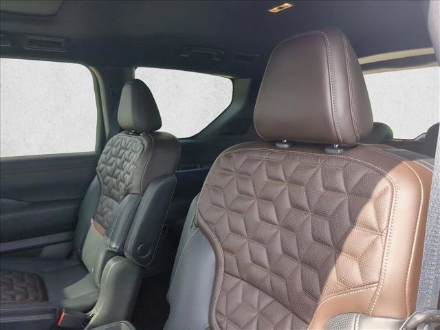 Used 2025 Nissan Armada Platinum RWD image 21