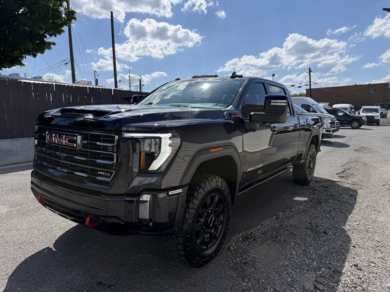 Used 2024 GMC Sierra 2500 AT4 w/ AT4 Preferred Package AWD/4WD image 6