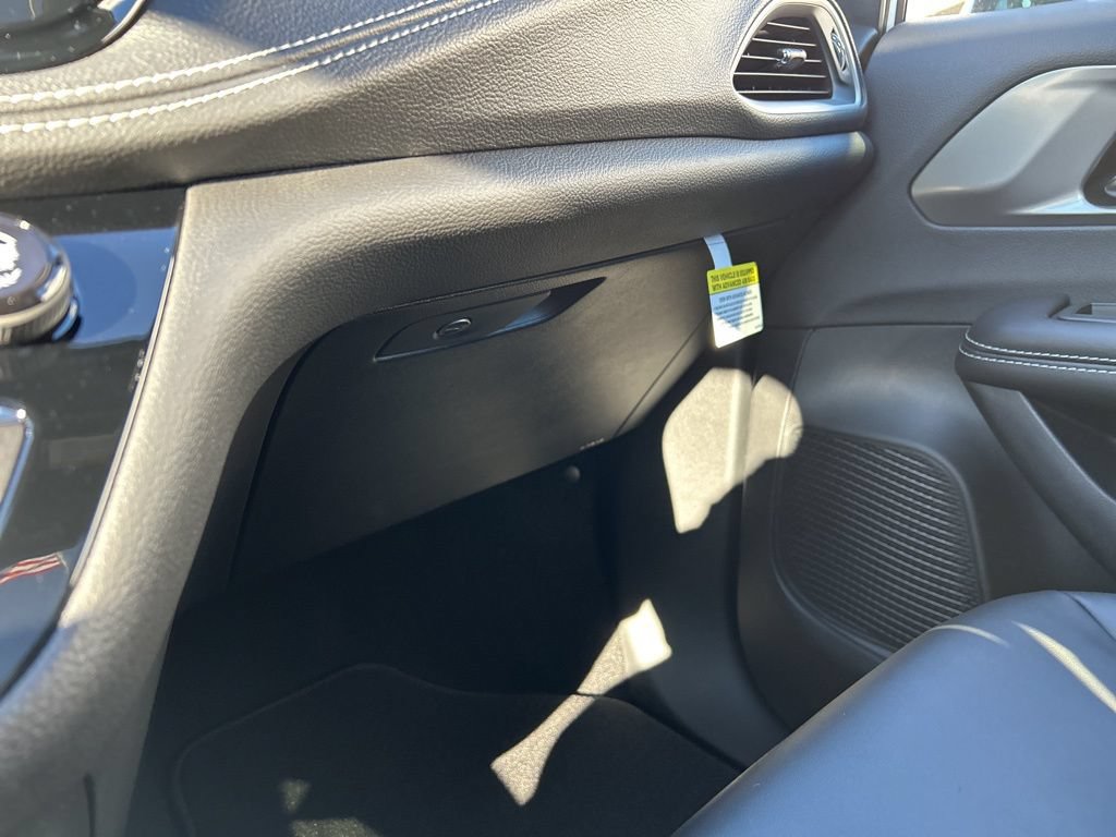New 2026 Chrysler Pacifica Select AWD/4WD image 23