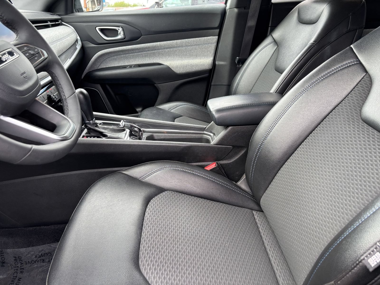 Used 2025 Jeep Compass Latitude AWD/4WD image 26