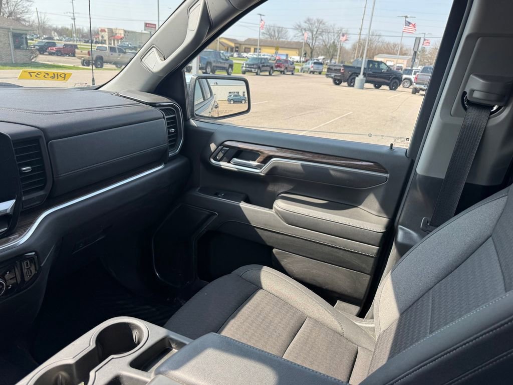 Used 2025 Chevrolet Silverado 1500 LT image 16