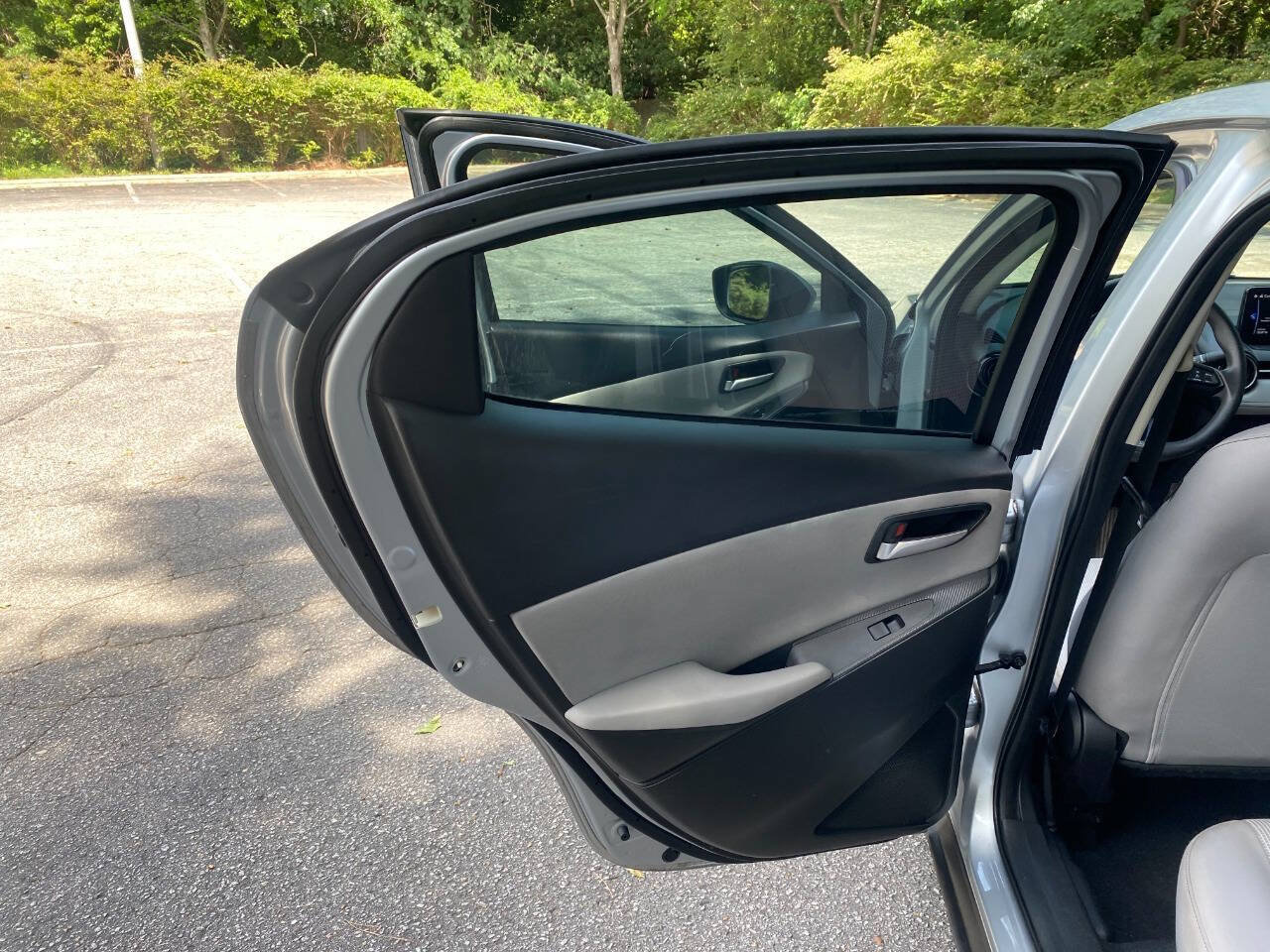 Used 2019 Toyota Yaris LE FWD image 37