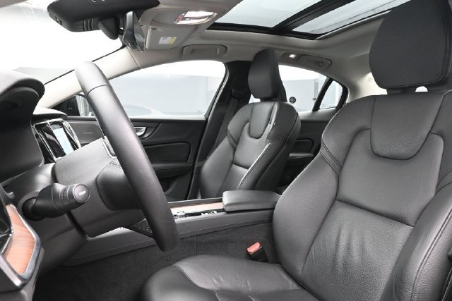 Used 2024 Volvo S60 B5 Plus w/ Climate Package FWD image 10