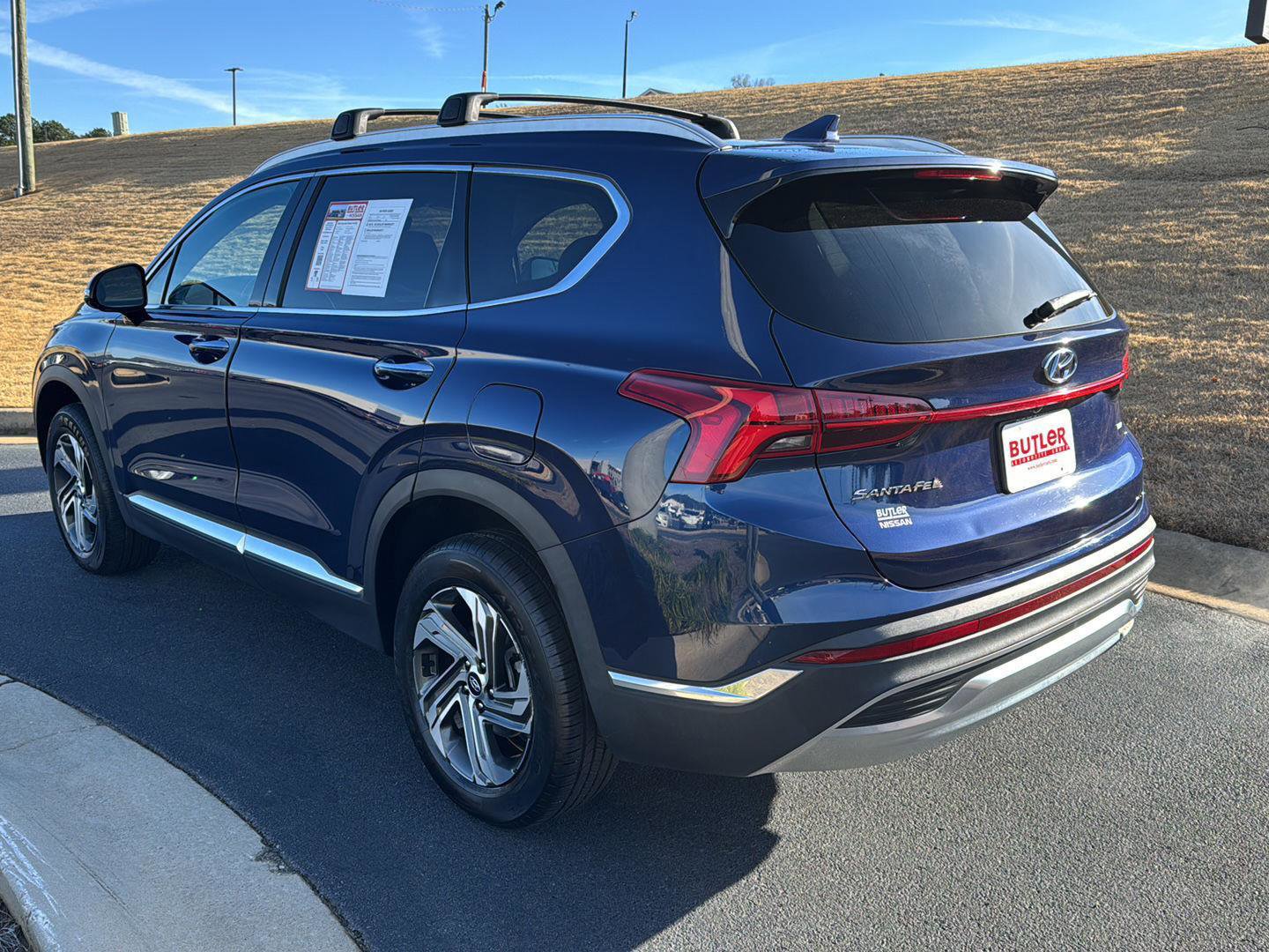 Used 2022 Hyundai Santa Fe SEL w/ Convenience + Premium Package image 3