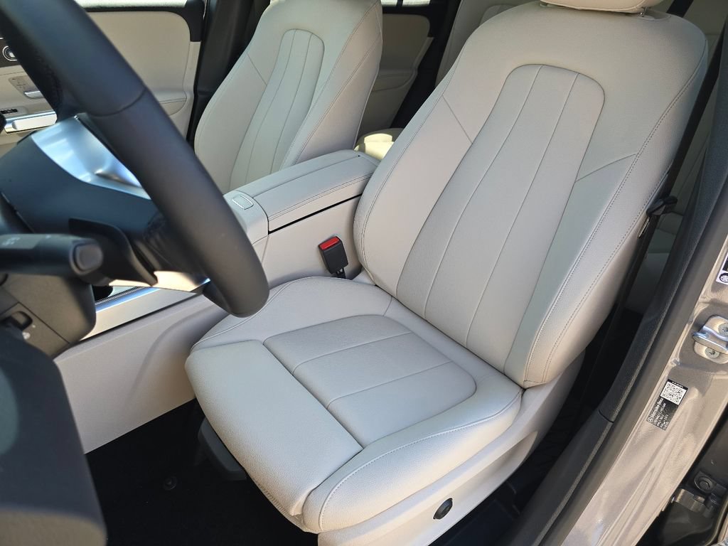 New 2026 Mercedes-Benz GLB 250 4MATIC image 24