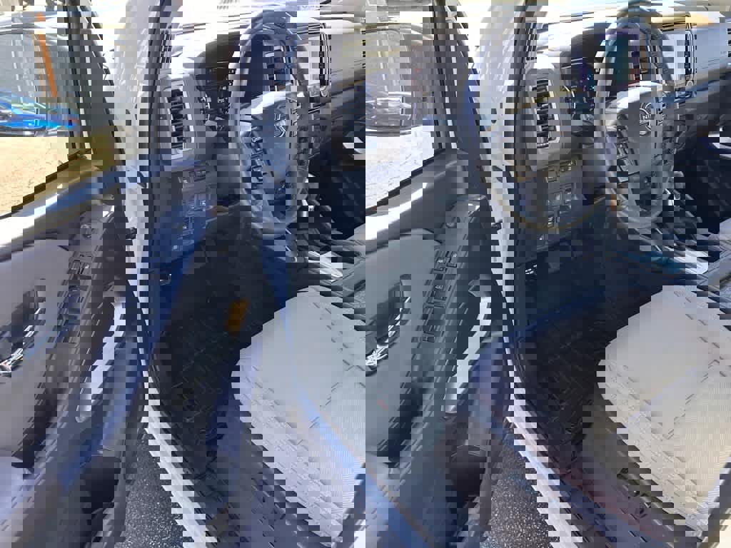 Used 2023 Nissan Frontier SV w/ SV Convenience Package image 9