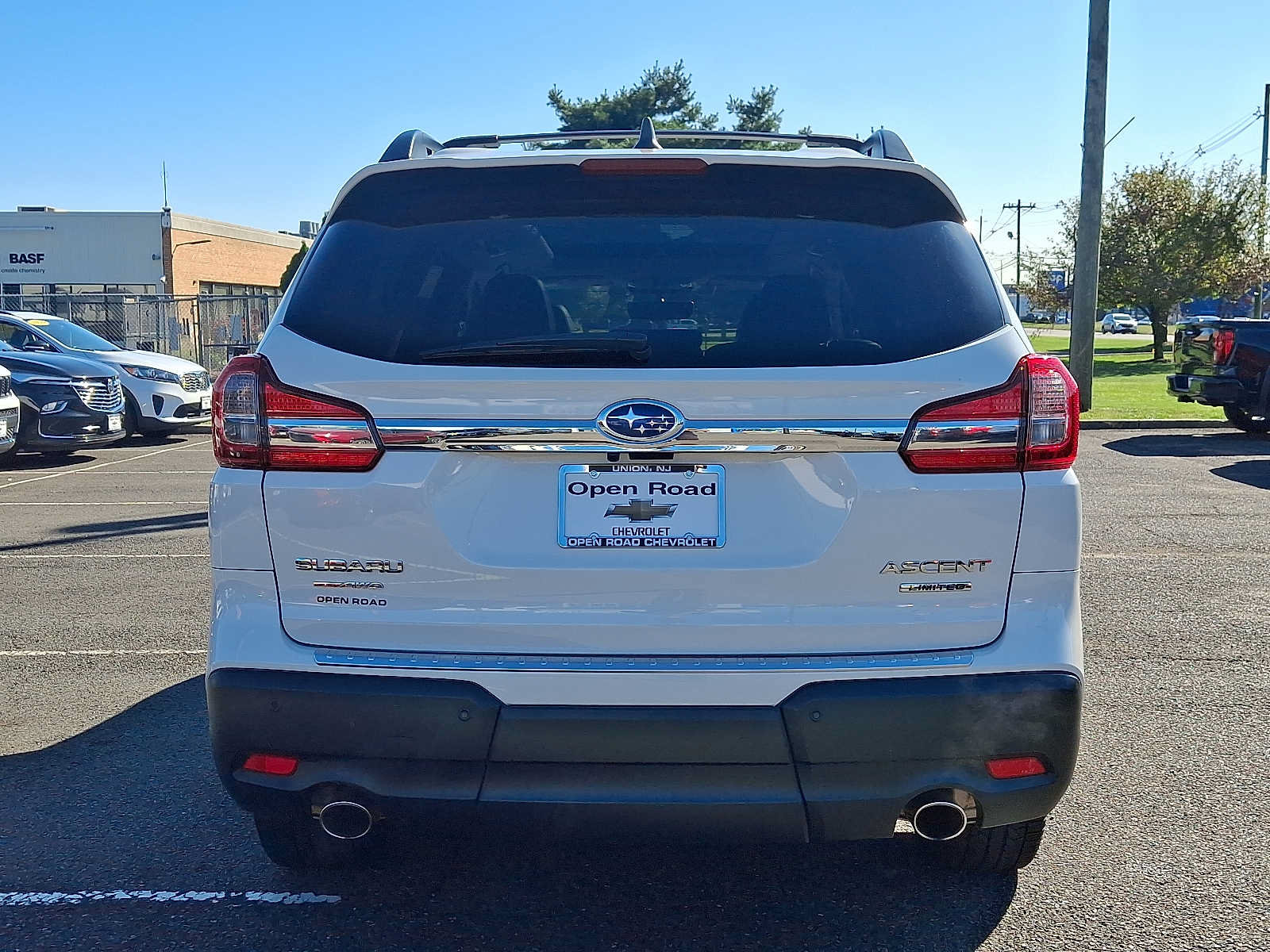 Used 2022 Subaru Ascent Limited w/ Technology Package AWD/4WD image 5