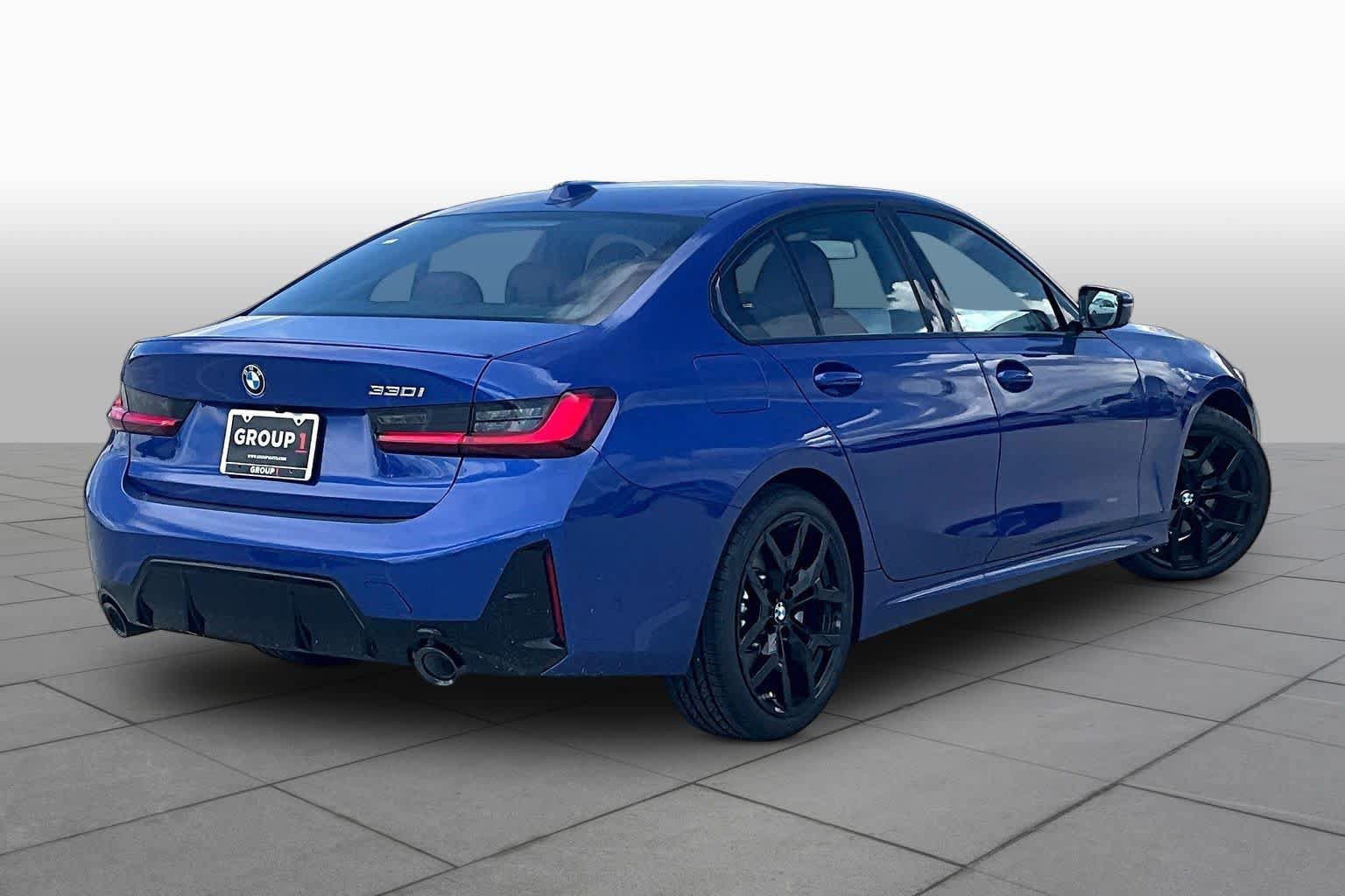 Used 2026 BMW 330i Sedan w/ M Sport Package RWD image 12