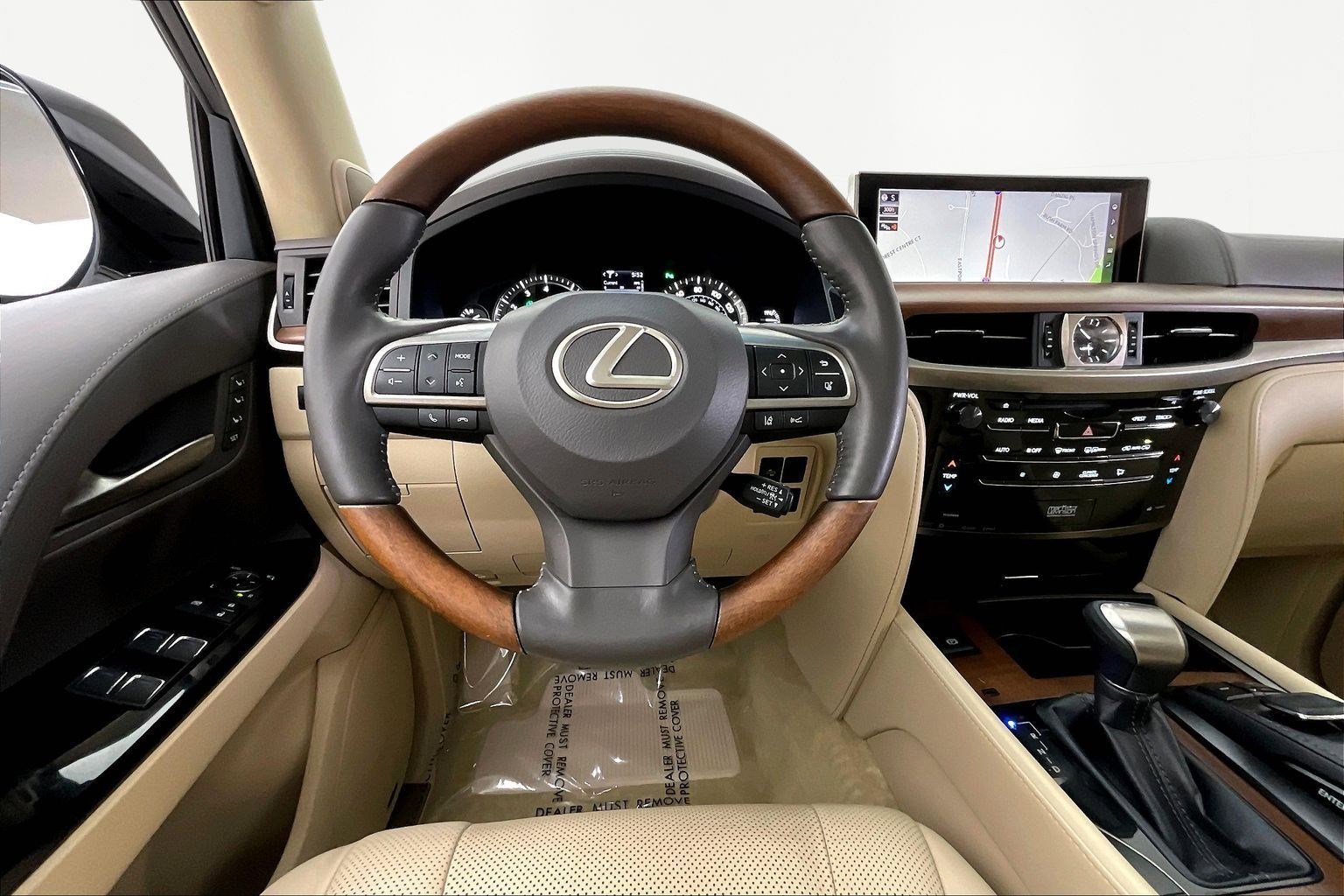 Used 2019 Lexus LX 570 4WD w/ Luxury Package image 8