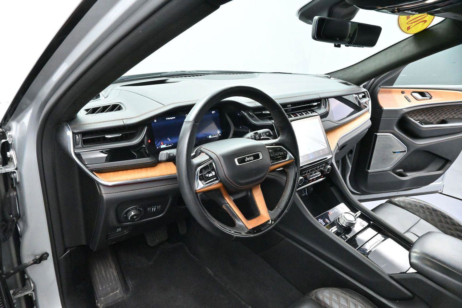 Used 2023 Jeep Grand Cherokee L Summit image 13