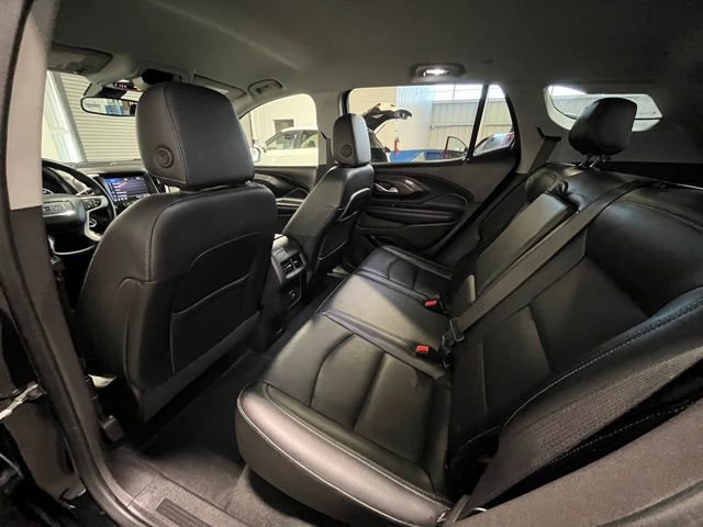 Used 2024 GMC Terrain SLT image 15