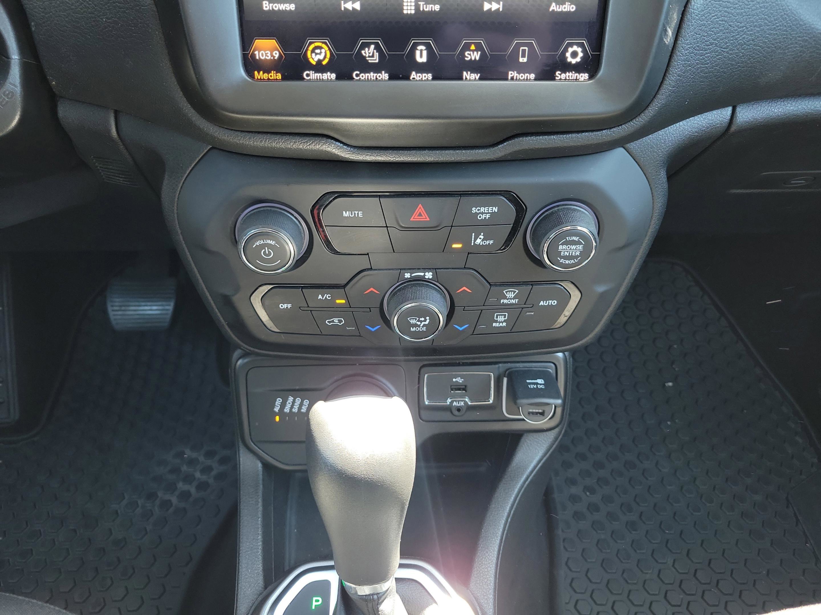 Used 2022 Jeep Renegade Latitude w/ Convenience Group AWD/4WD image 15