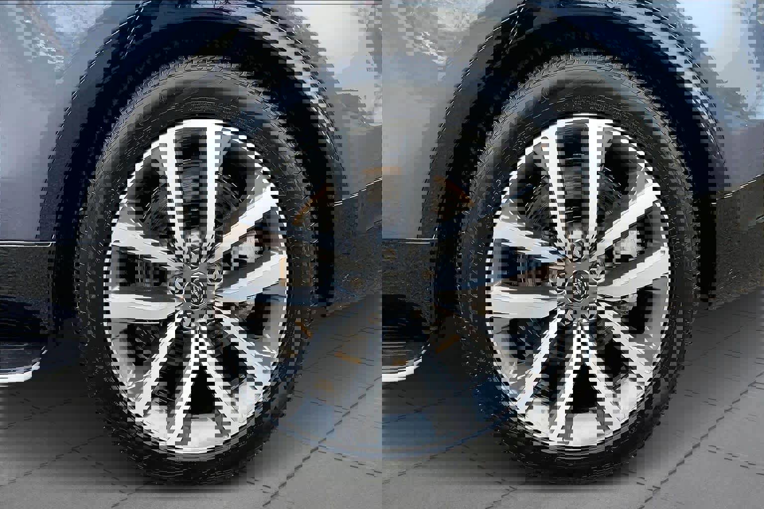 Used 2025 Land Rover Discovery Dynamic SE image 10