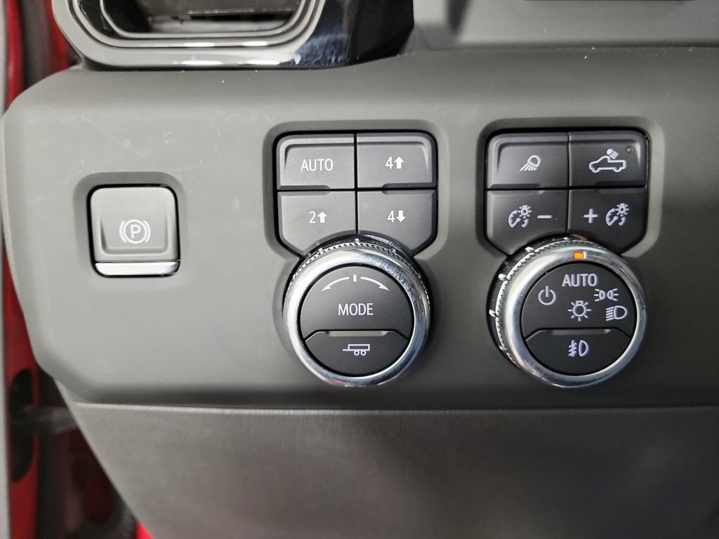 Used 2024 GMC Sierra 1500 AT4 w/ Technology Package AWD/4WD image 28