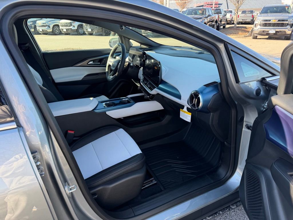 New 2026 Chevrolet Equinox EV LT FWD image 24