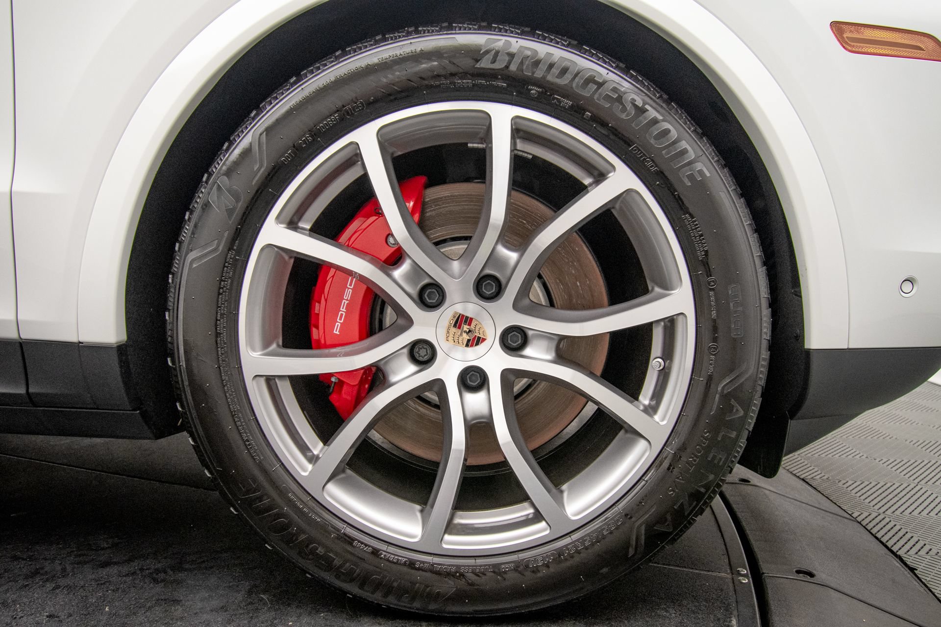 Used 2025 Porsche Cayenne S AWD/4WD image 31
