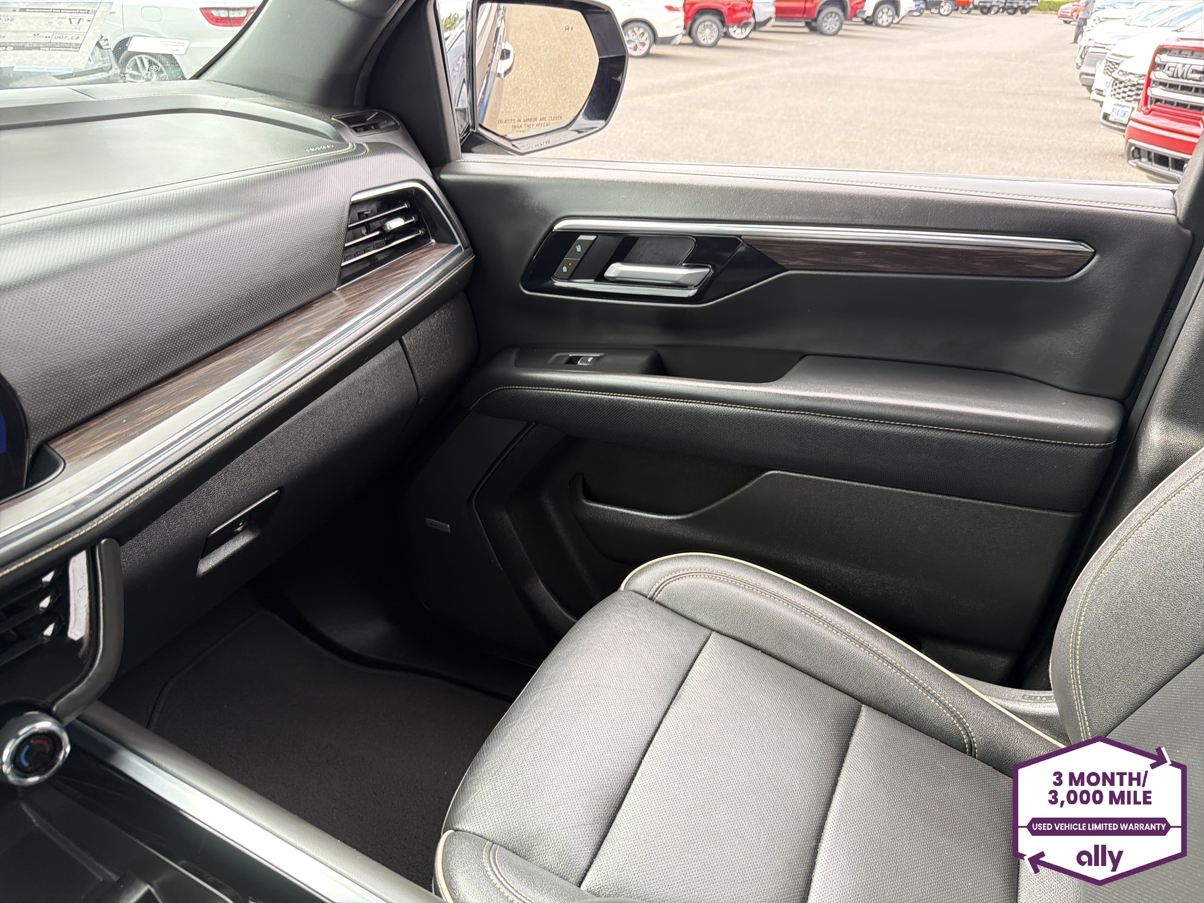 Used 2025 Chevrolet Tahoe Premier AWD/4WD image 24