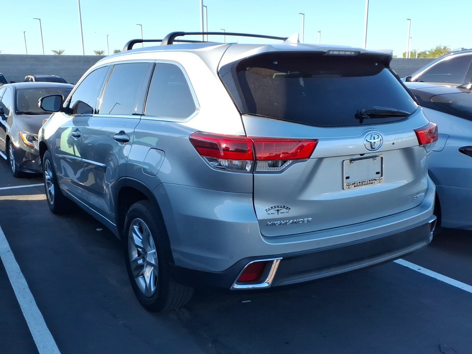 Certified 2018 Toyota Highlander Limited w/ Carpet Mat Package (TMS) FWD image 3