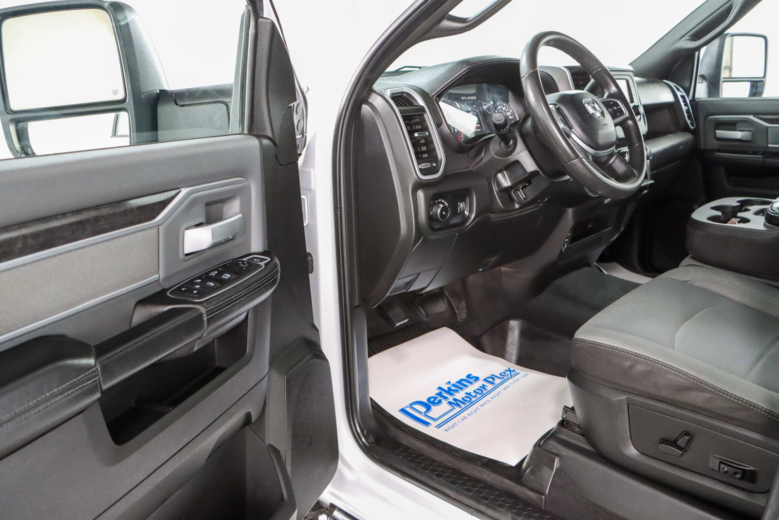 Used 2023 RAM 2500 Big Horn w/ Cold Weather Group image 3