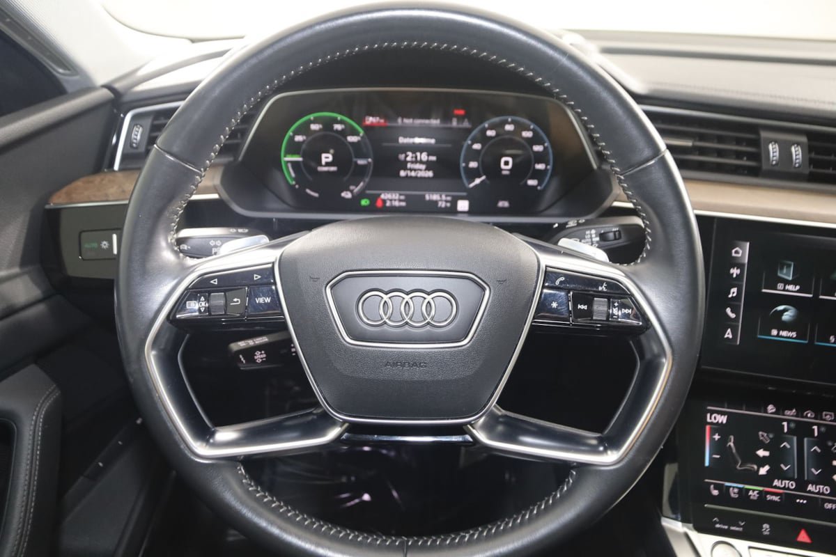 Used 2020 Audi e-tron Premium Plus AWD/4WD image 34