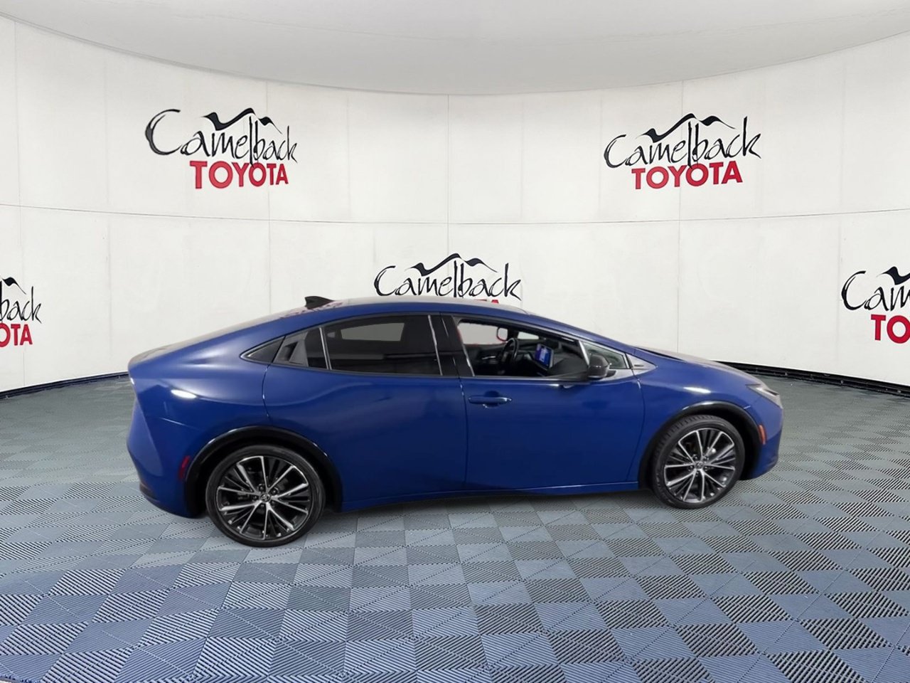 Used 2024 Toyota Prius Limited FWD image 3