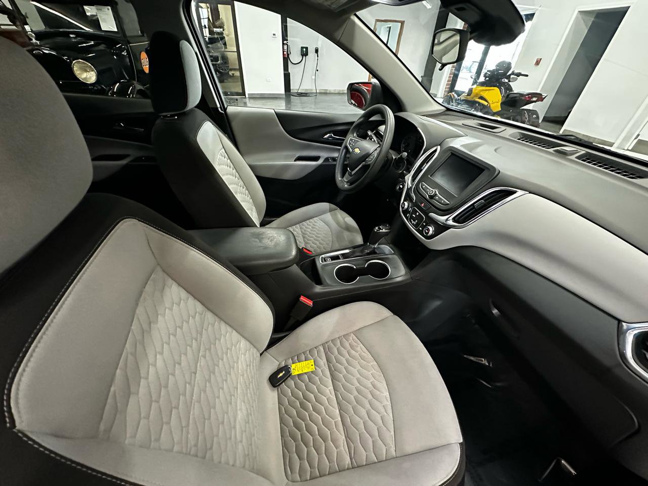 Used 2021 Chevrolet Equinox LS w/ LS Convenience Package FWD image 16