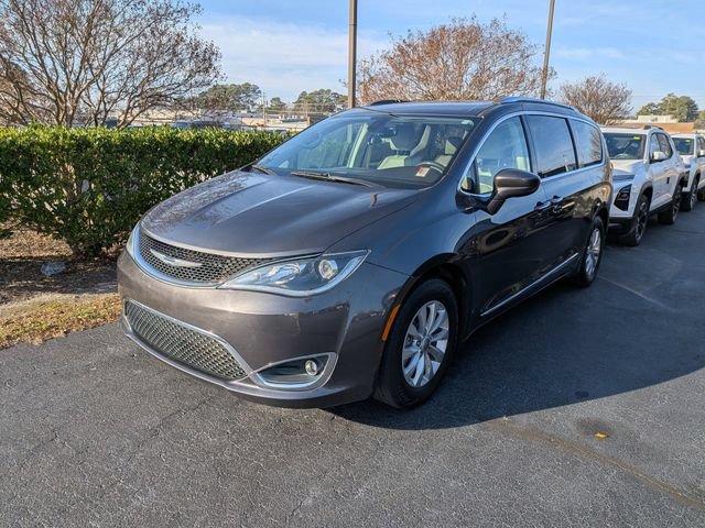 Used 2018 Chrysler Pacifica Touring-L Plus FWD image 3