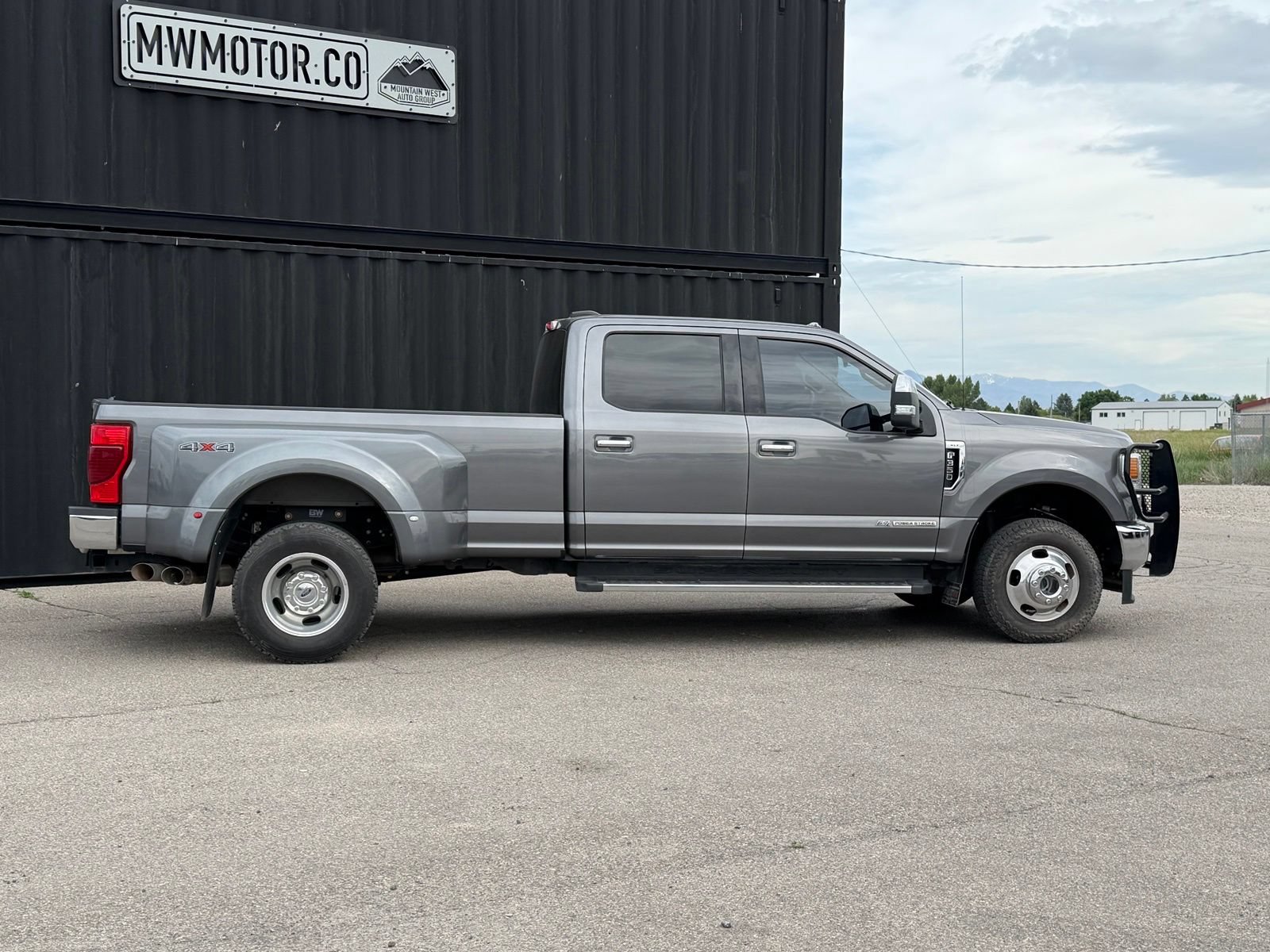 Used 2021 Ford F350 XLT w/ XLT Premium Package AWD/4WD image 3