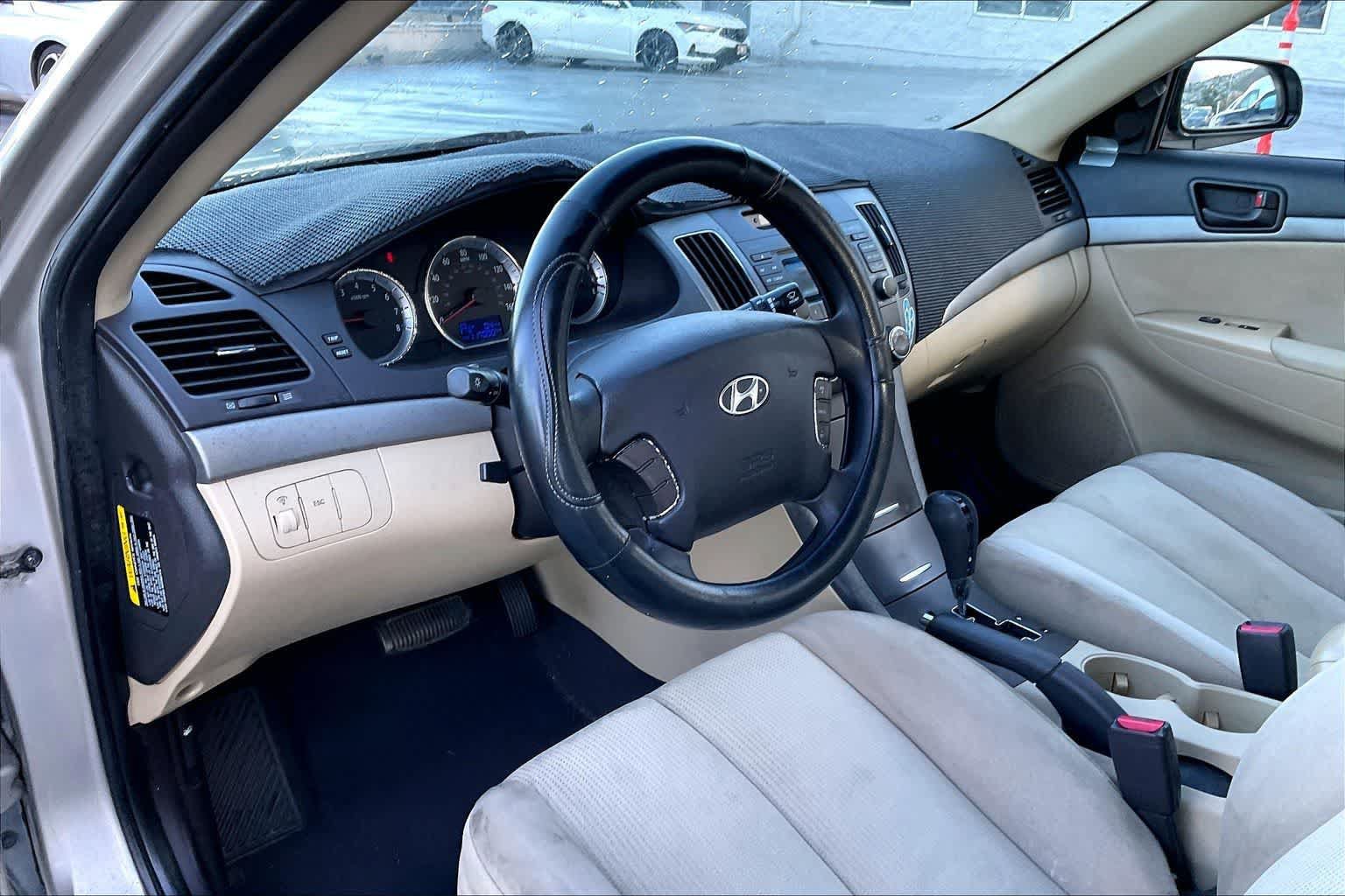 Used 2010 Hyundai Sonata GLS FWD image 2