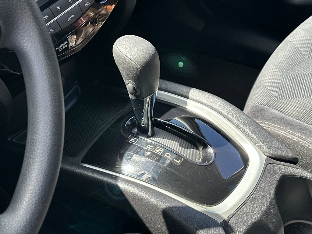 Used 2015 Nissan Rogue SV image 19