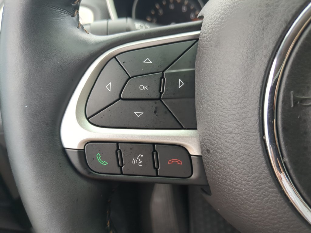 Used 2018 Jeep Compass Latitude w/ Cold Weather Group AWD/4WD image 28