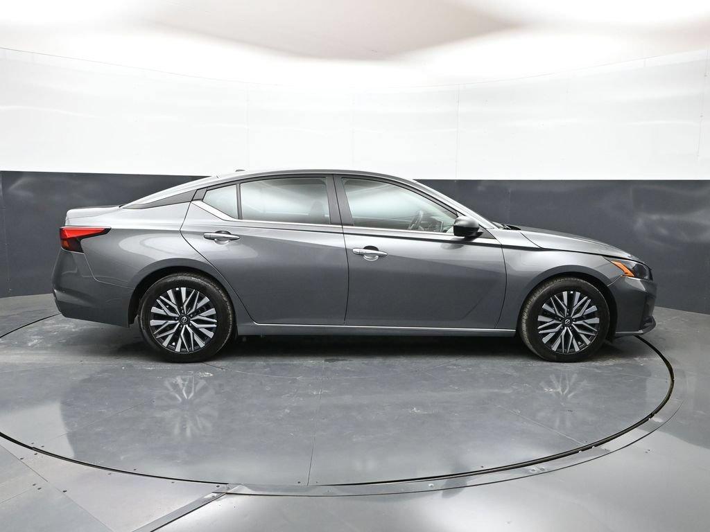 Used 2025 Nissan Altima 2.5 SV FWD image 20