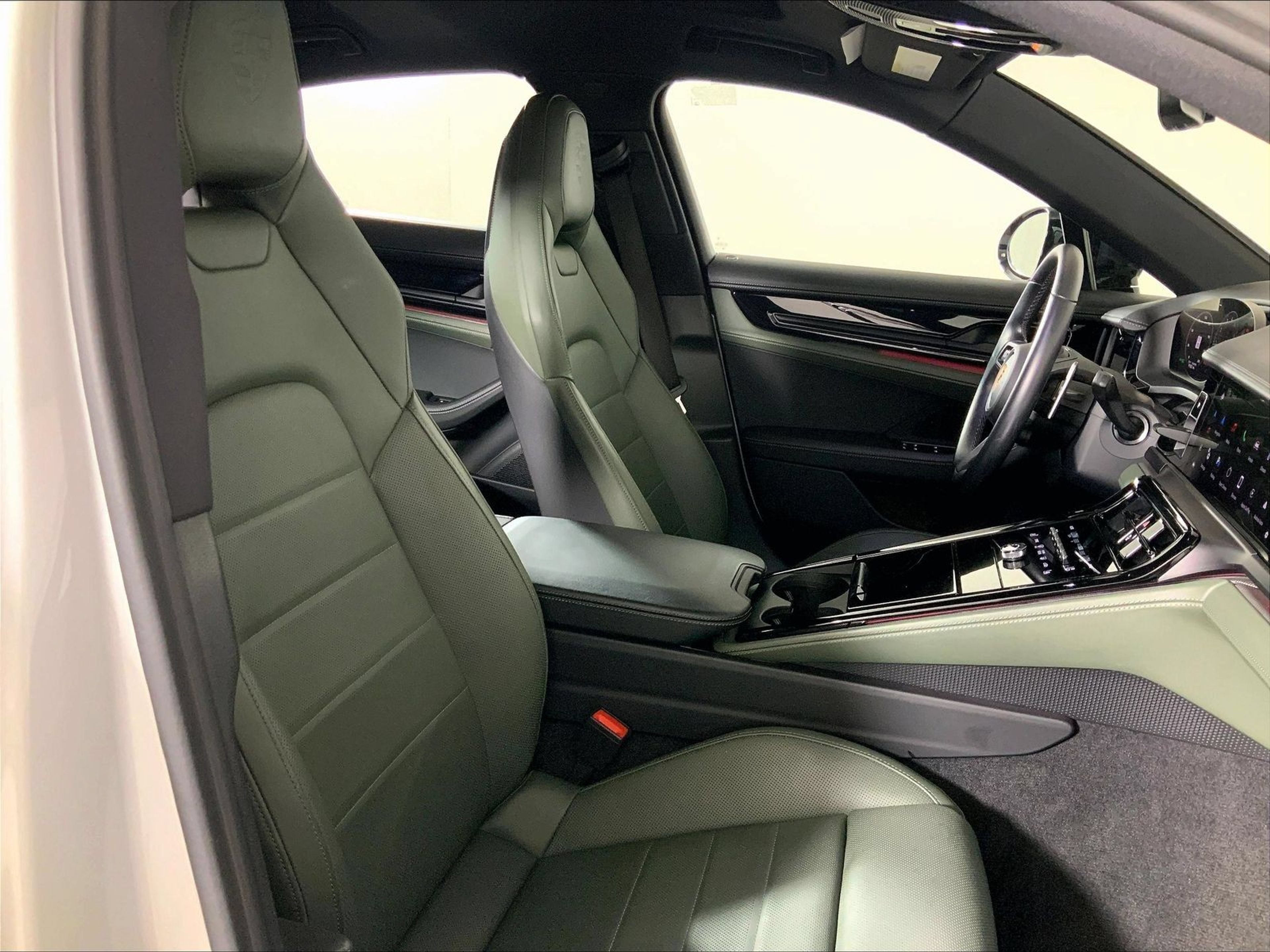 Certified 2024 Porsche Panamera 4 AWD/4WD image 18