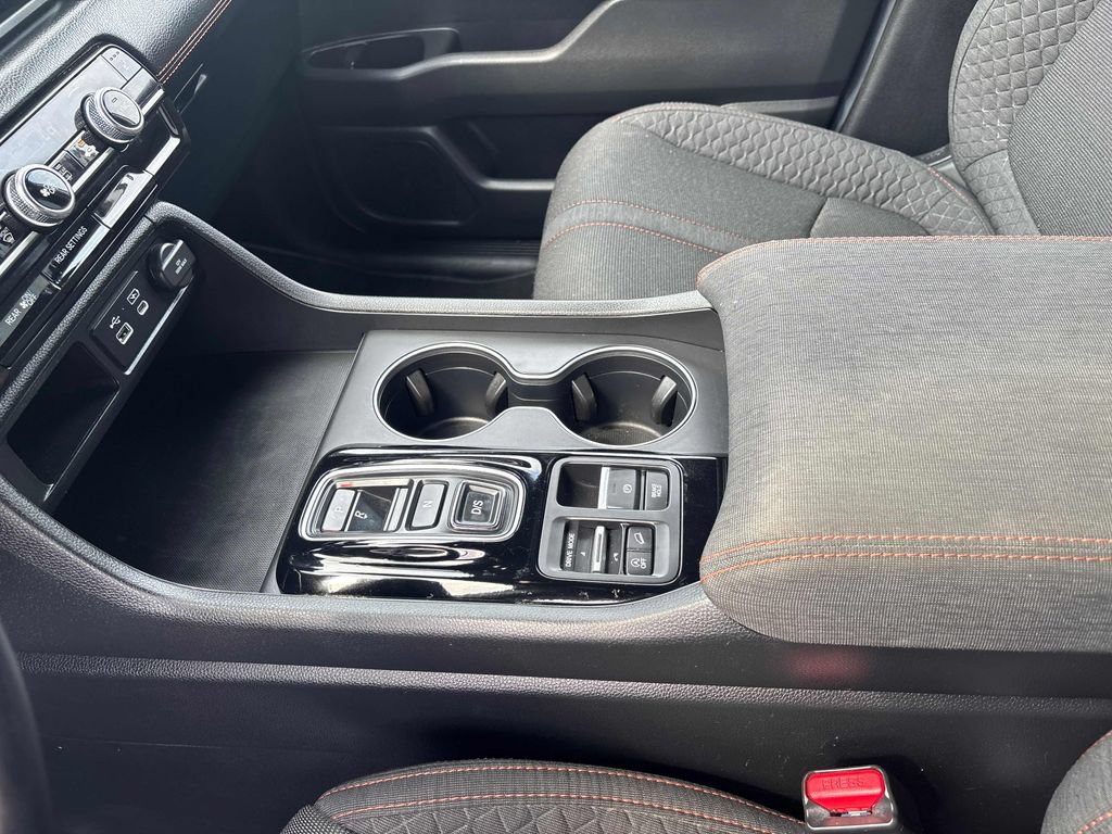 Used 2025 Honda Pilot Sport image 16