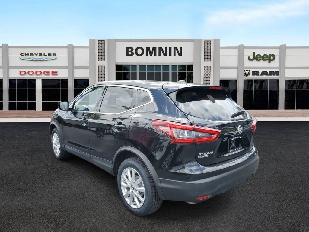 Used 2022 Nissan Rogue Sport S image 4