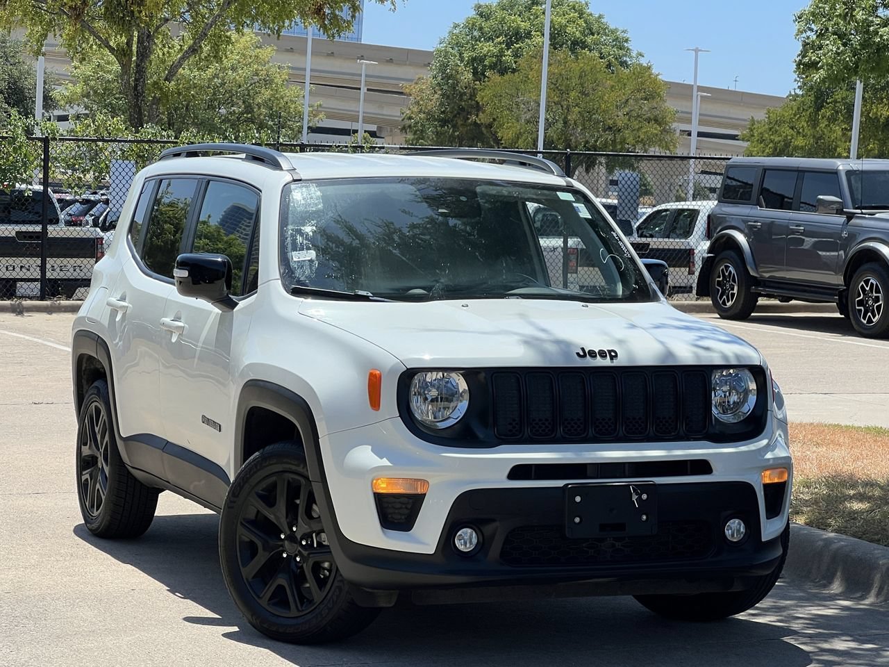 Used 2023 Jeep Renegade Altitude w/ Convenience Group I AWD/4WD image 1
