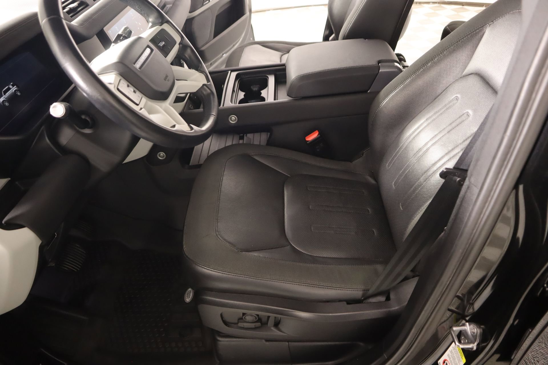 Used 2020 Land Rover Defender 110 SE AWD/4WD image 11