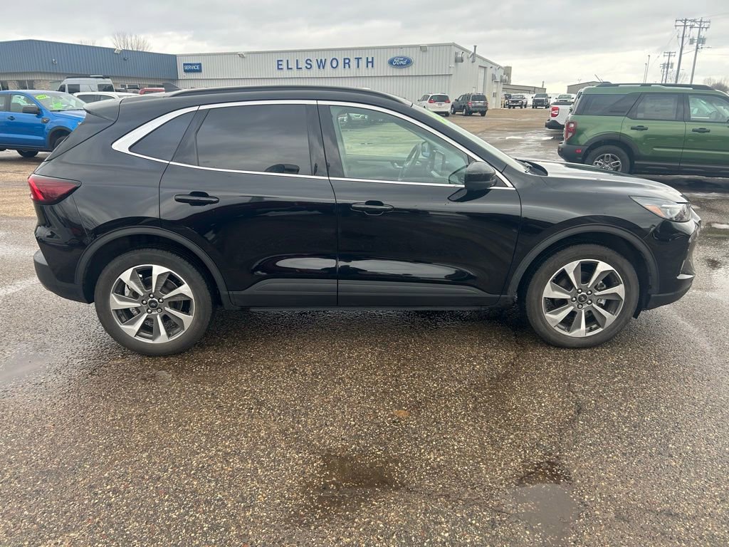 Used 2023 Ford Escape Platinum image 8