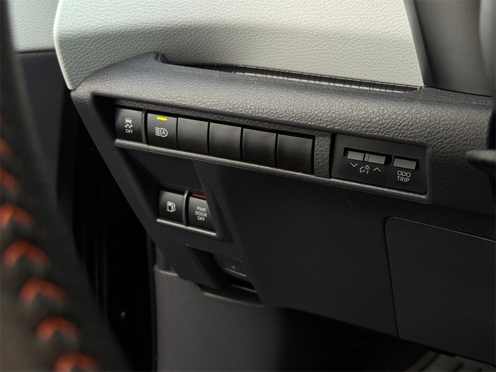 Certified 2022 Toyota Sienna XSE image 34