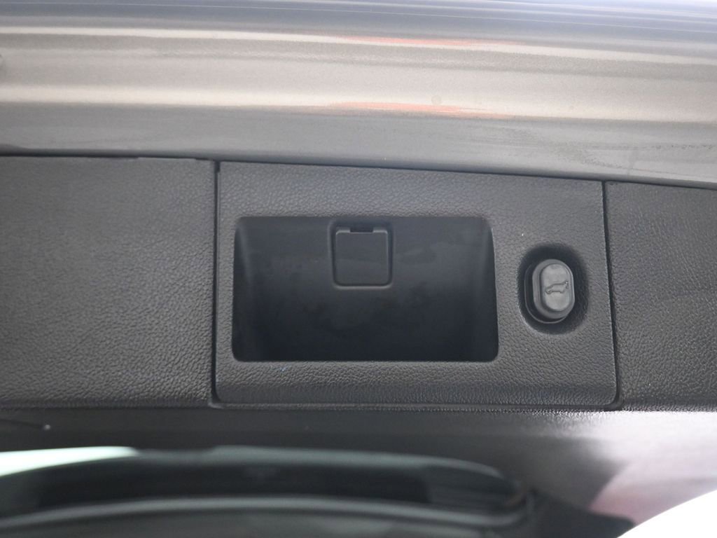 Used 2017 Cadillac Escalade Premium Luxury image 60