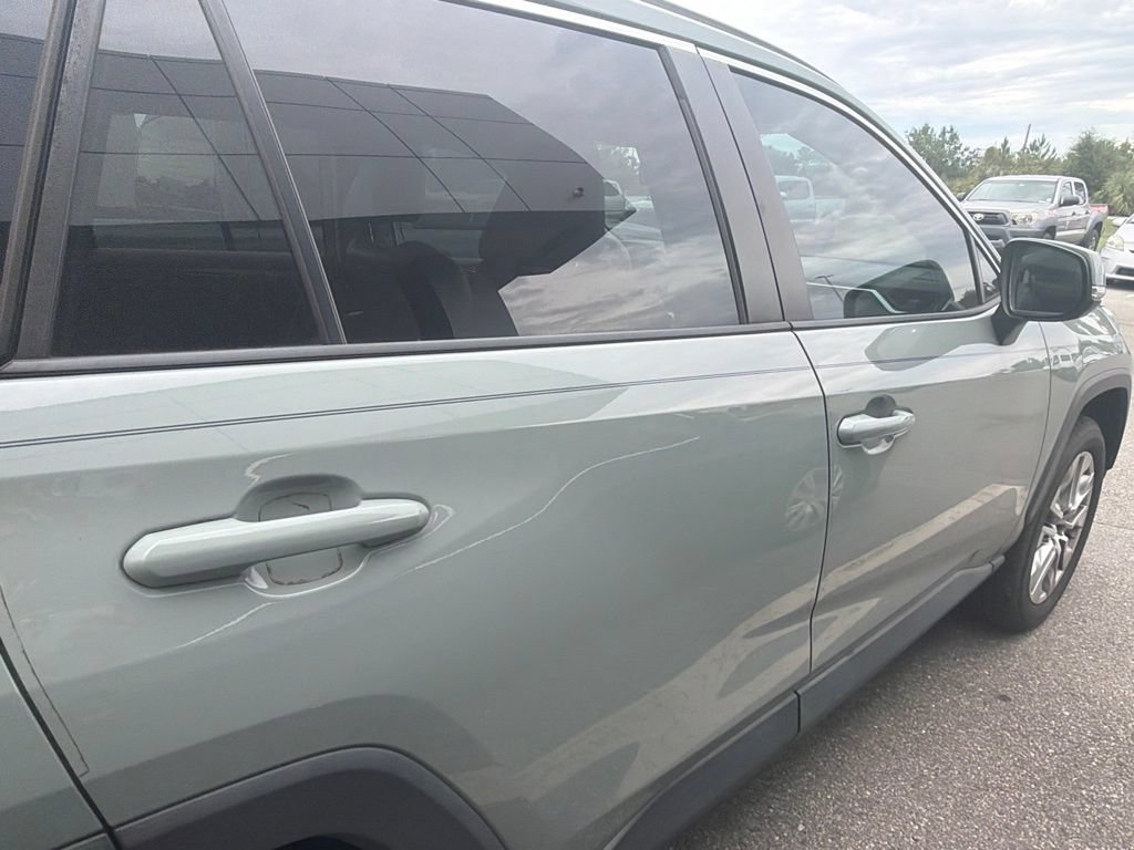 Used 2020 Toyota RAV4 XLE Premium FWD image 7