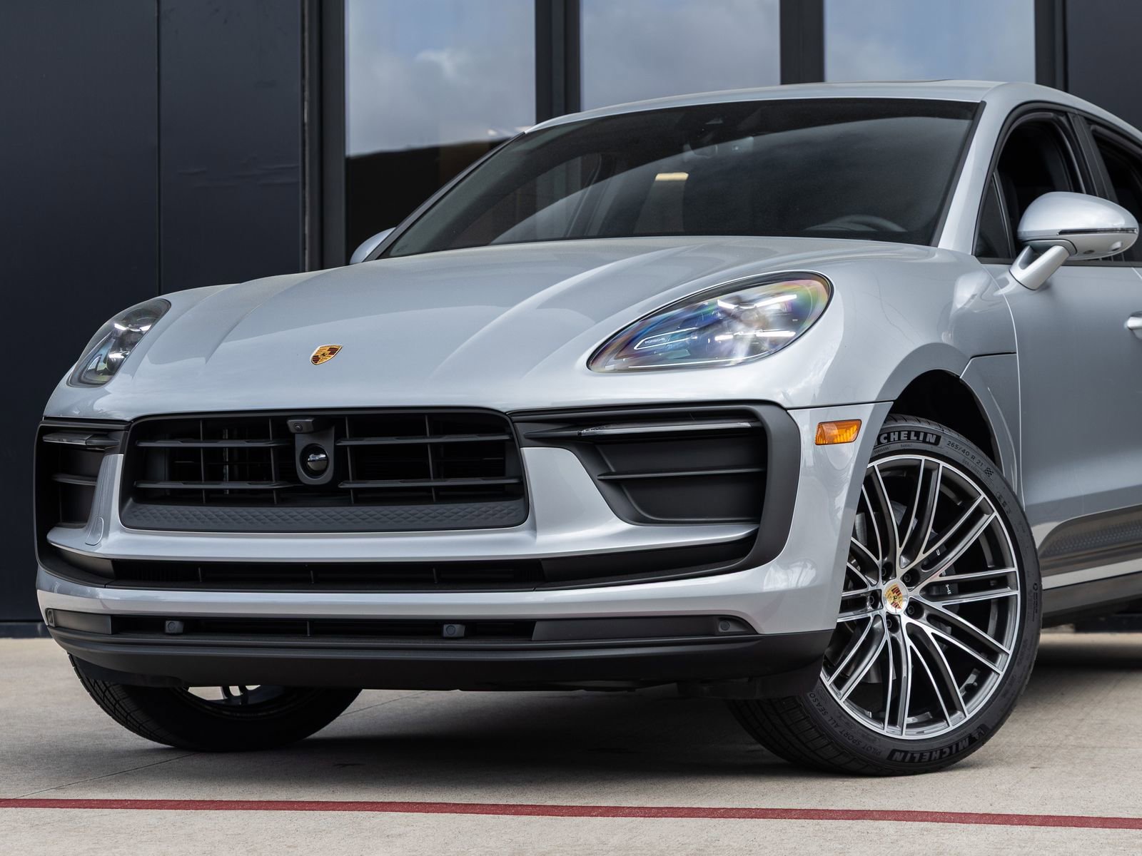 Used 2026 Porsche Macan image 7