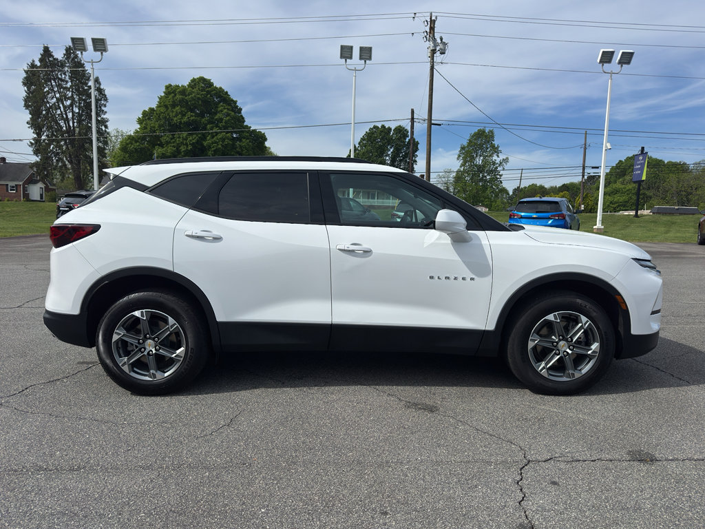 Used 2024 Chevrolet Blazer LT w/ Convenience Package FWD image 2