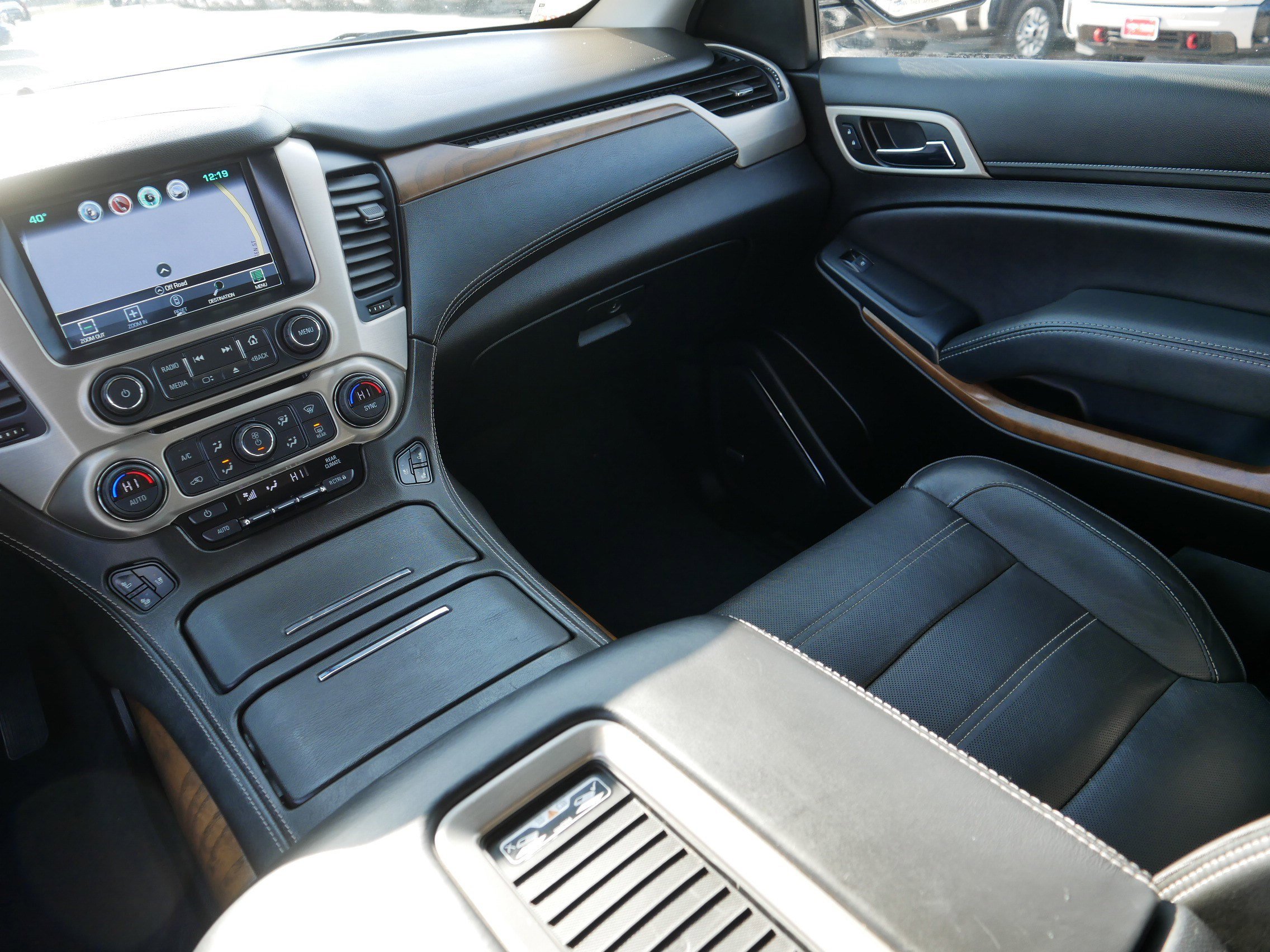 Used 2020 GMC Yukon Denali w/ Denali Premium Package image 11