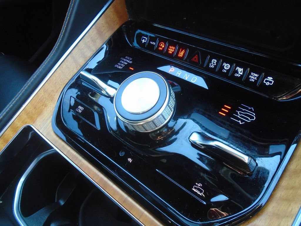 Used 2024 Jeep Grand Wagoneer L Series III image 27